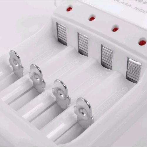 Зарядний пристрій з ААА акумуляторами Jiabao Digital Charger JB - 212 AA / AAA