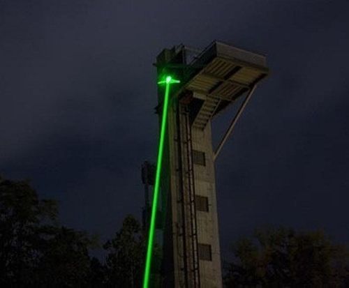 Потужна лазерна указка Green Laser Pointer YL - 303 1000mw, акумуляторний зелений лазер з ключем BL-303 діодний з насадкою ефектів для презентації