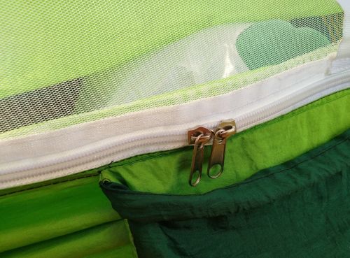 Подвесной туристический нейлоновый гамак Hammock With Net Green до 200 кг с москитной сеткой для кемпинга, Походный гамак 263х135 Зеленый