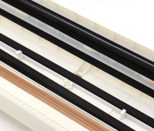 Вакуумний пакувальник пакетів New vacuum Sealer Автоматичний вакууматор, побутовий апарат вакуумайзер для упаковки і зберігання їжі, продуктів Білий
