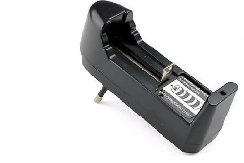 Зарядний пристрій для акумуляторів 18650 3.7 V BLC-001