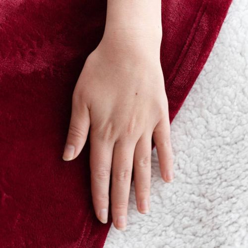 Толстовка-плед с капюшоном Huggle Hoodie Ultra Plush Blanket бордовая 2в1 унисекс оверсайз худи плюшевый плед с рукавами на флисе 74Х110 см Красная