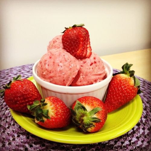 Кухонний комбайн морожениця Yonanas для переробки фруктів і ягід Yonanas Frozen Treat Maker