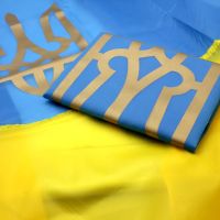 Великий тканинний прапор України 145х90 см з гербом жовто-синій український з кишенею для флагштока на стіну, древко жовтий з синім 145 х 90 габардин