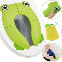 Детская накладка на унитаз Folding Potty Seat Жабка дорожное cкладное пластиковое cиденье насадка для обучения к горшку с чехлом Frog Green 35Х30 см