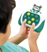 Дитяча іграшка головоломка Quick Pop It Baby Frog SR8602 інтерактивна електронна приставка антистрес поп іт для зняття стресу на батарейках від 3-х років
