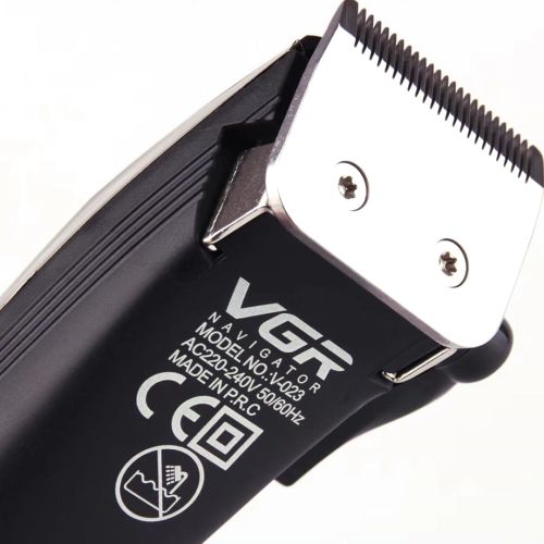 Комплект из двух аккумуляторных машинок VGR V-023 2 в 1 для стрижки волос и бороды, проводная машинка триммер с набором съемных насадок в сумке V023